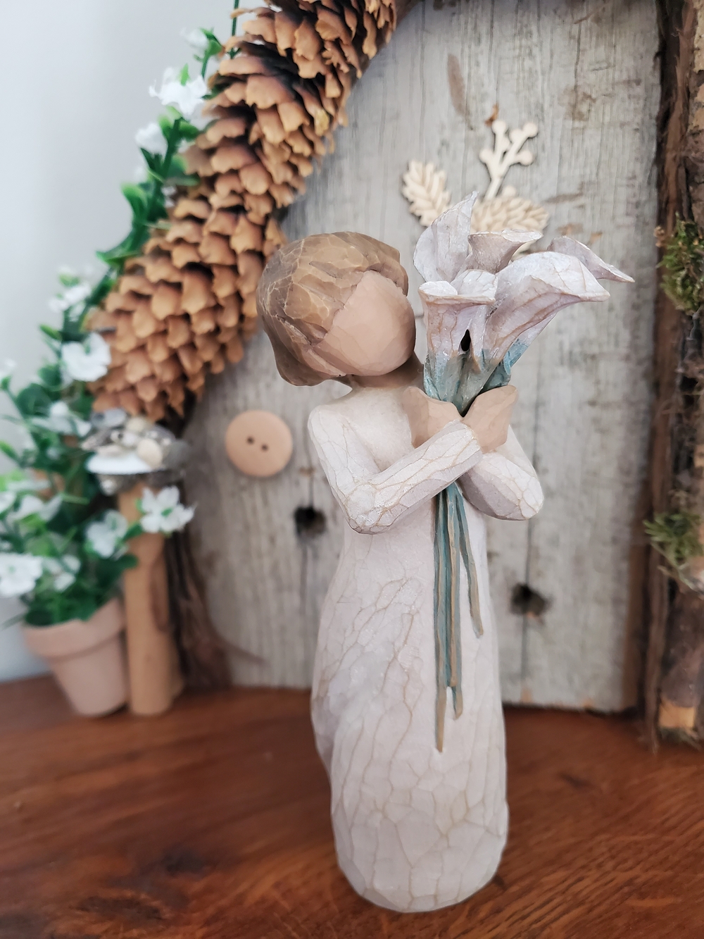 Willow Tree - Beautiful Wishes 2010 - Girl Holding White Flowers